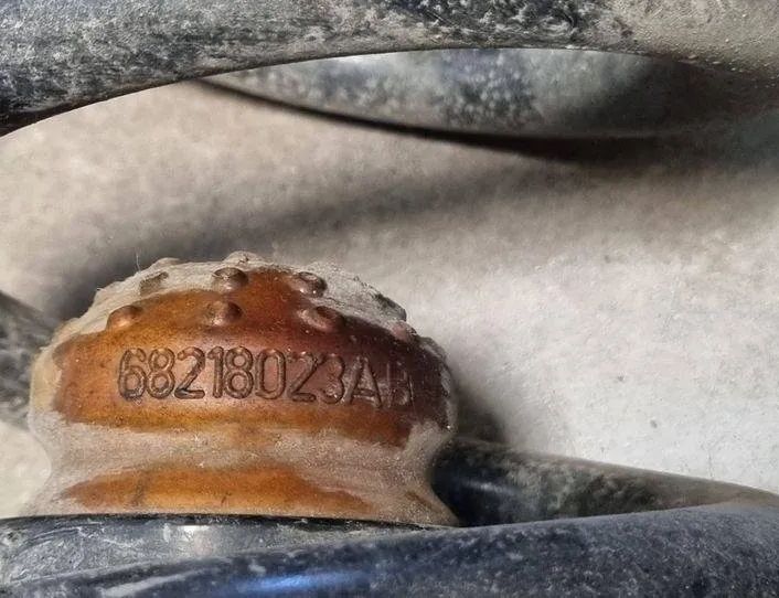 CHRYSLER Pacifica 2 generation (RU) (2016-2023) Пружина амортизатора задняя правая P68231026AA,68218023AB,68231026AA 24779293