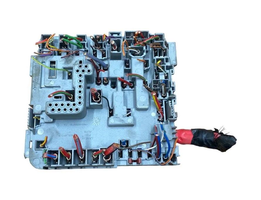FIAT 500 2 generation (2008-2024) Fuse box 51867698 30796654