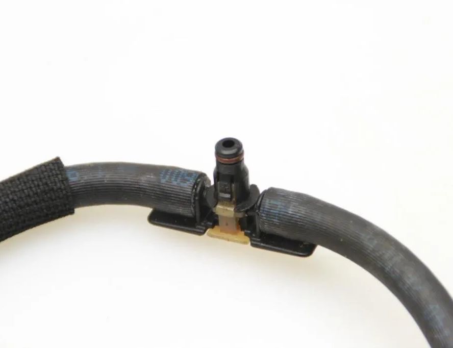 PEUGEOT 308 T9 (2013-2021) Fuel return pipe 9823897880 28537492