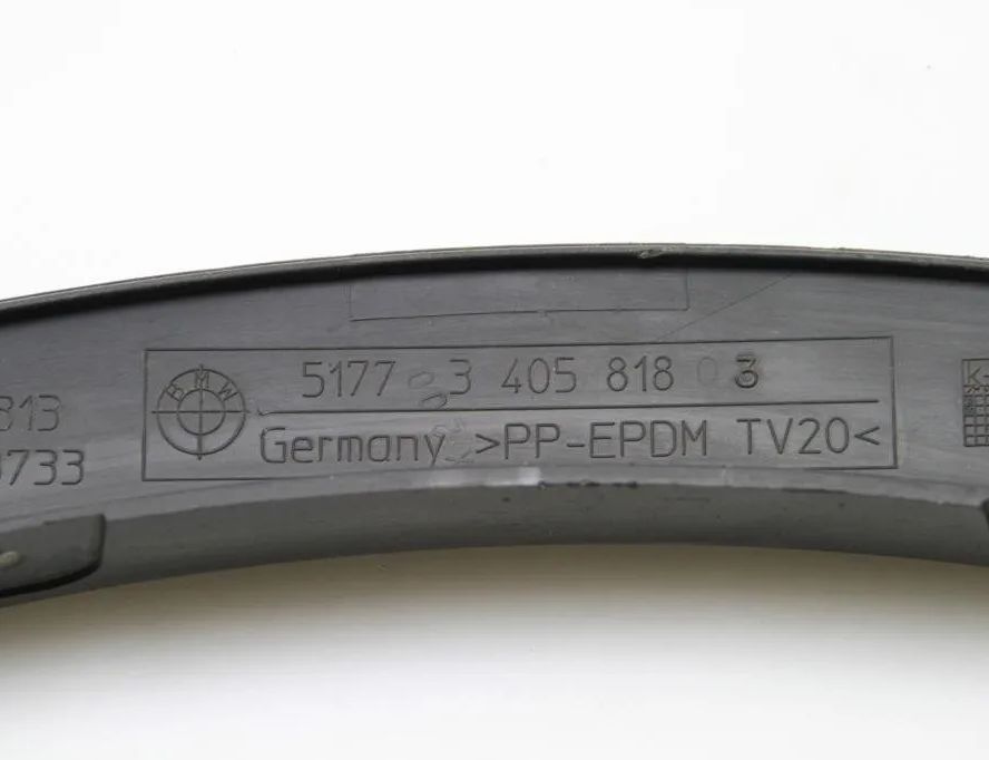 BMW X3 E83 (2003-2010) Pravé predné blatníkové lemovanie 3405818 28589900