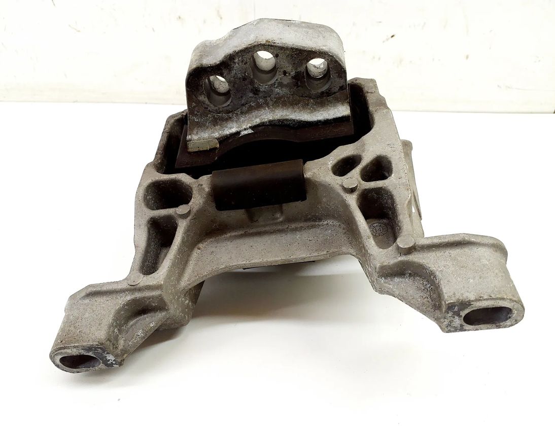 MAZDA 3 BM (2013-2019) Pravý motorový nosič 20514184