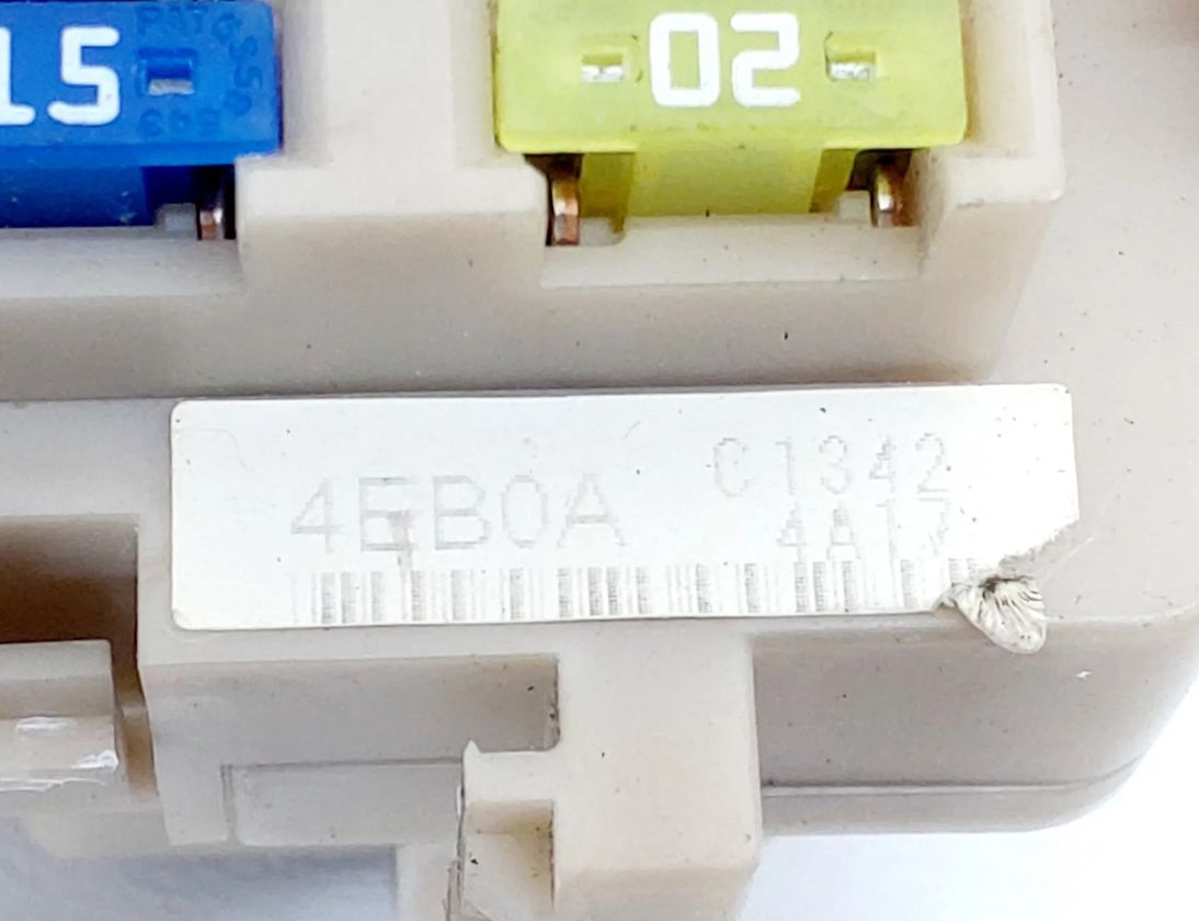 NISSAN Qashqai 2 generation (2013-2023) Poistková skrinka 4EB0A 24796293