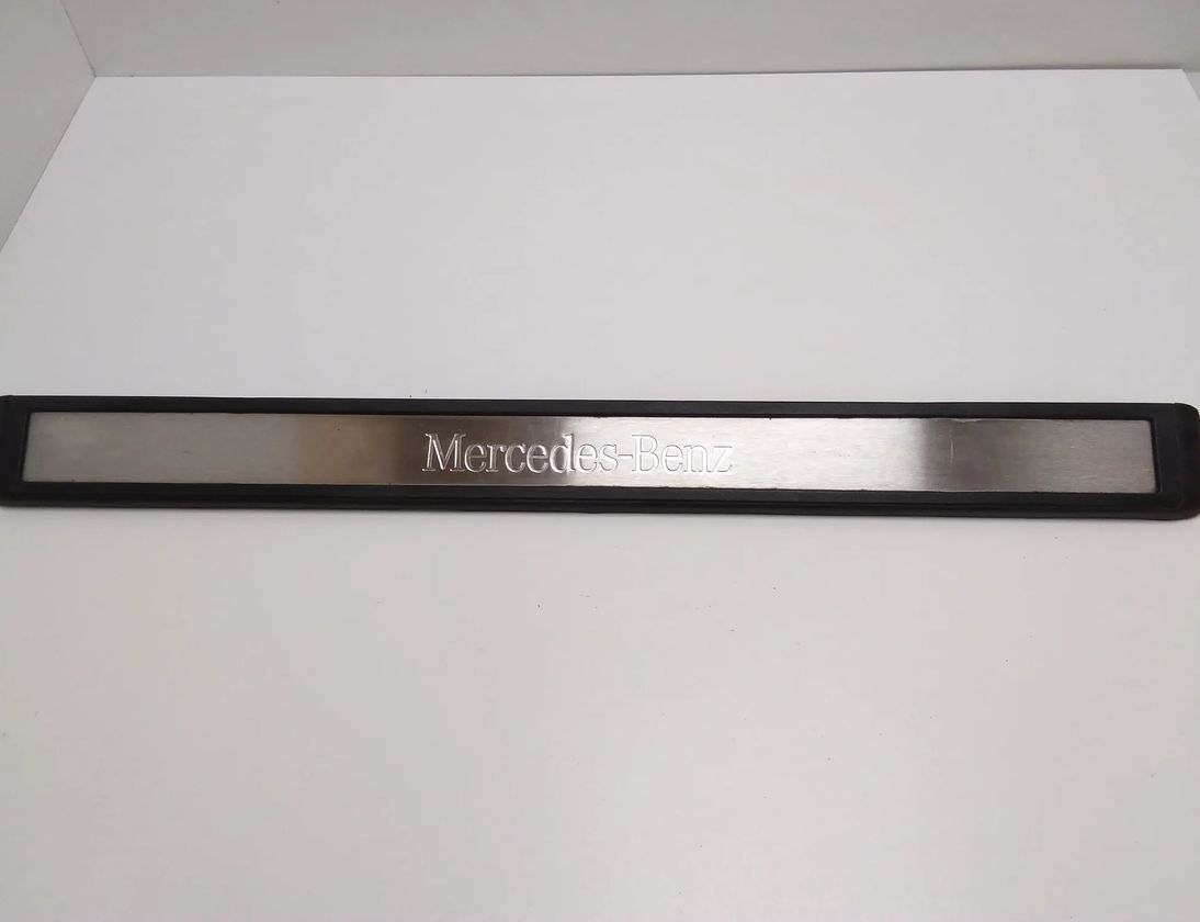 MERCEDES-BENZ E-Class W211/S211 (2002-2009) Ľavý plastový kryt bočného prahu A2116801335 3973085