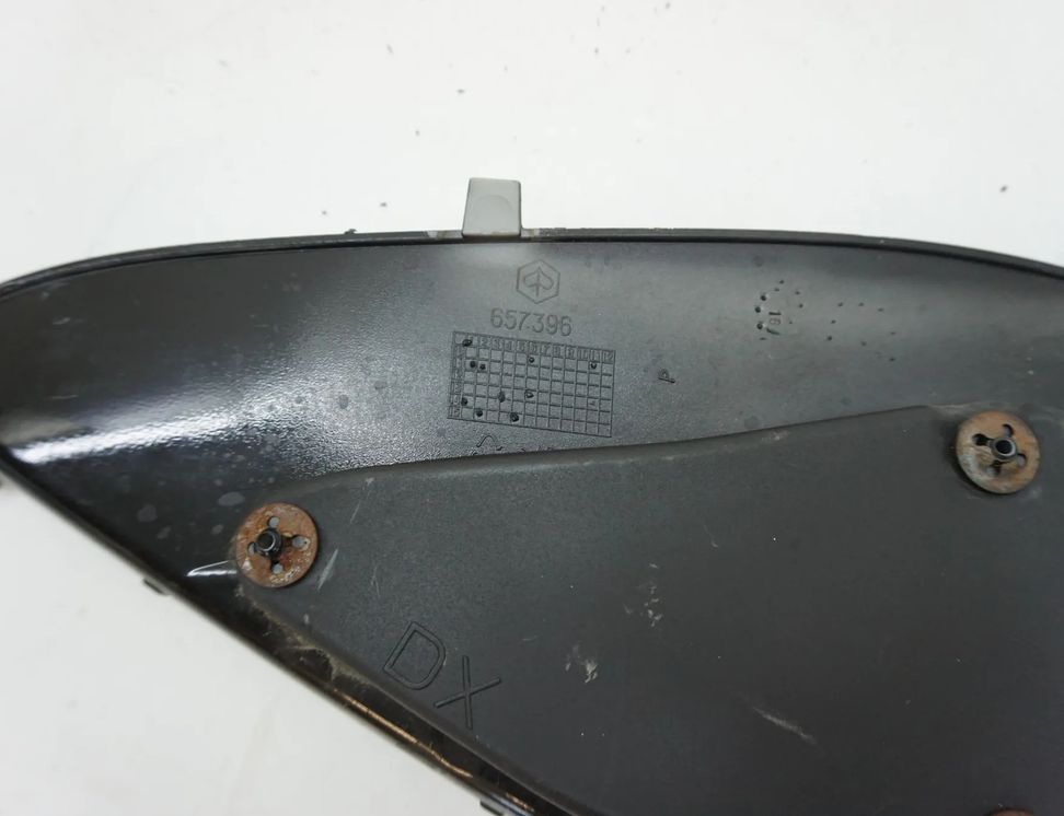 PIAGGIO MP3 Pravý bočný kryt panelu krytu RH 657396,672112 33016380