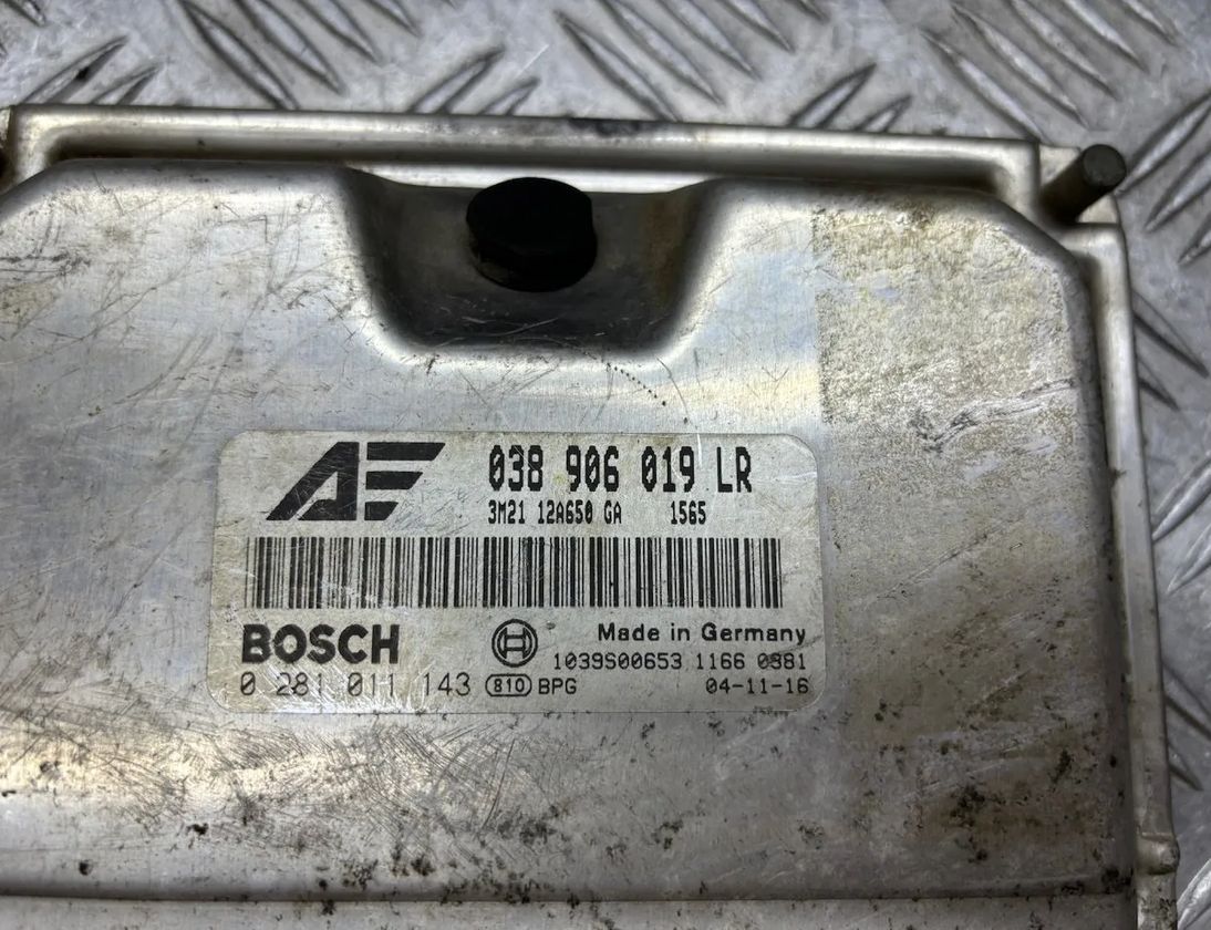 FORD Galaxy 1 generation (1995-2006) Engine Control Unit ECU 038906019LR 26552210