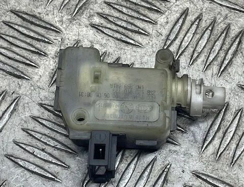 SKODA Octavia 2 generation (2004-2013) Zámok krytu nádrže na palivo 1Z0810773,1M0859181A 28240110