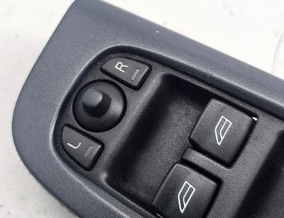 VOLVO V50 1 generation (2003-2012) Кнопка стеклоподъемника передней левой двери 8679473 31867984
