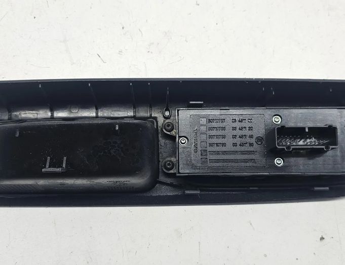 VOLVO V50 1 generation (2003-2012) Кнопка стеклоподъемника передней левой двери 8679473 31867984