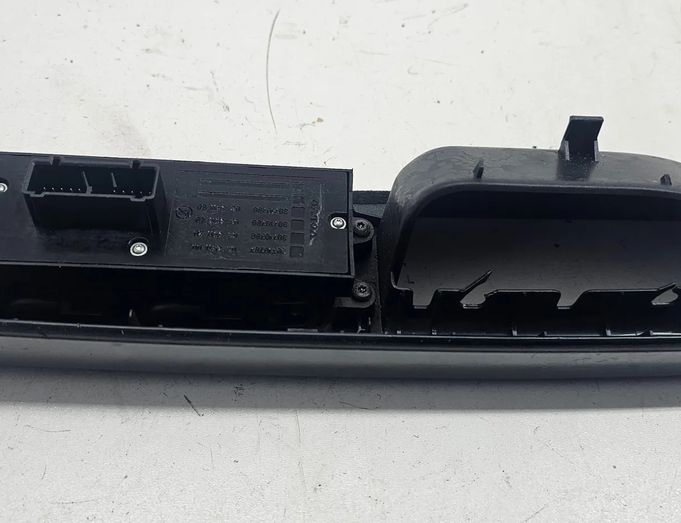 VOLVO V50 1 generation (2003-2012) Кнопка стеклоподъемника передней левой двери 8679473 31867984