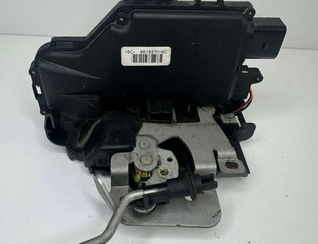 AUDI A4 B6/8E (2000-2005) Pravý predný dverový zámok 8E1837016C 31889075