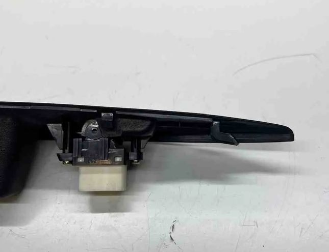 MAZDA 6 GG (2002-2007) Ovládač okna pravých zadných dverí GJ6A685L1 32634684