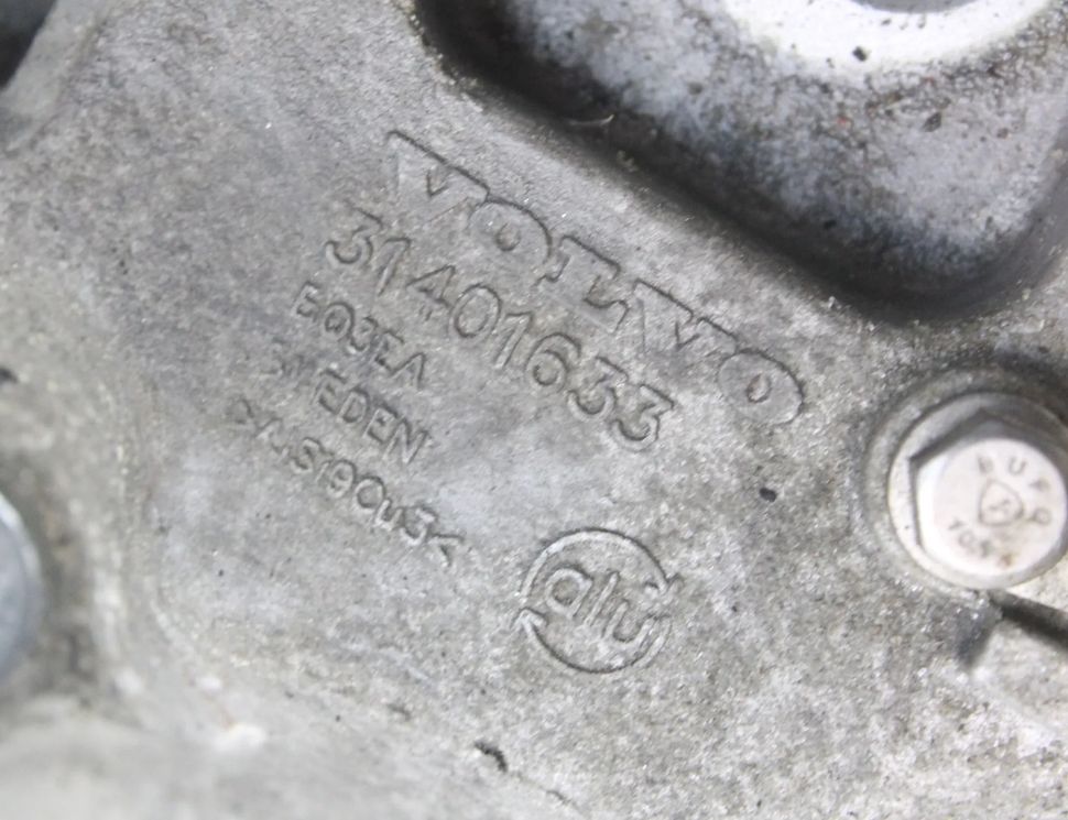 VOLVO V60 1 generation (2010-2020) Držiak motora pravá strana 31401633 15512483