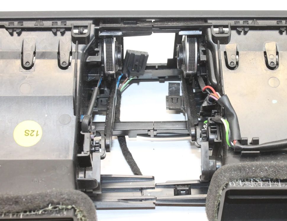 AUDI A6 C7/4G (2010-2020) Otvory na vetranie na prístrojovej doske 4G2820951 20580776