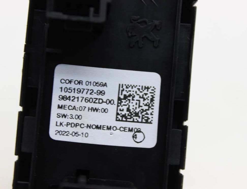 PEUGEOT 2008 2 generation (2019-2023) Vypínač pravého predného dverového okna 98421760ZD 26902461