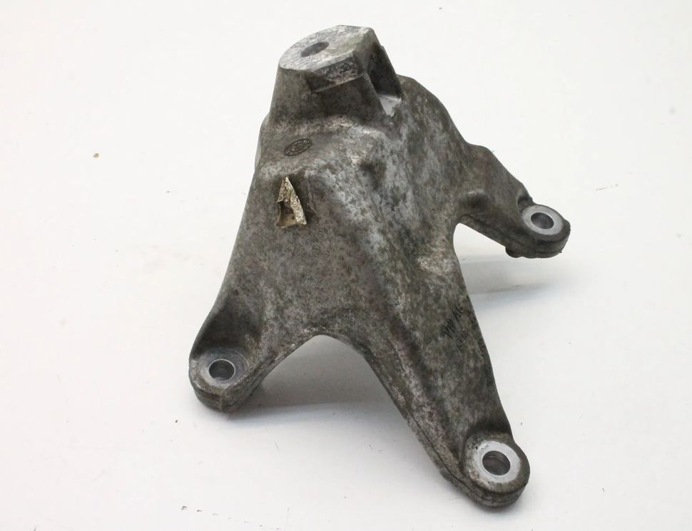 AUDI A4 B9/8W (2015-2024) Кронштейн двигателя левой стороны 8W0199307L 30114321