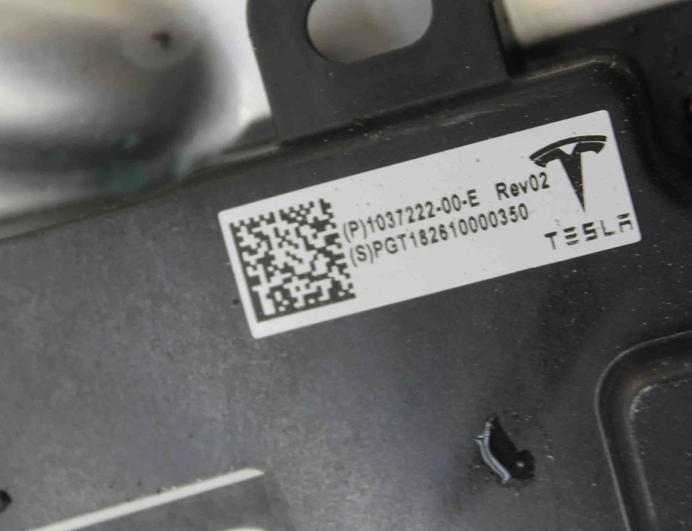 TESLA Model X 1 generation (2015-2024) Predná pravá dverová ovládacia jednotka 1037222-00-E 32403778