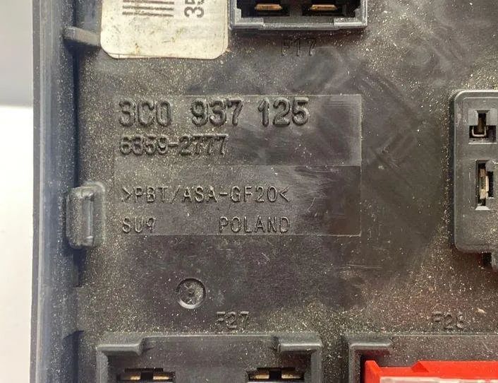 VOLKSWAGEN Passat Variant 1 generation (2010-2024) Блок предохранителей 3C0937125 18125853