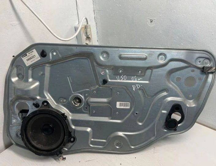 VOLVO V50 1 generation (2003-2012) Regulátor okna pravých zadných dverí 8679081 24415002