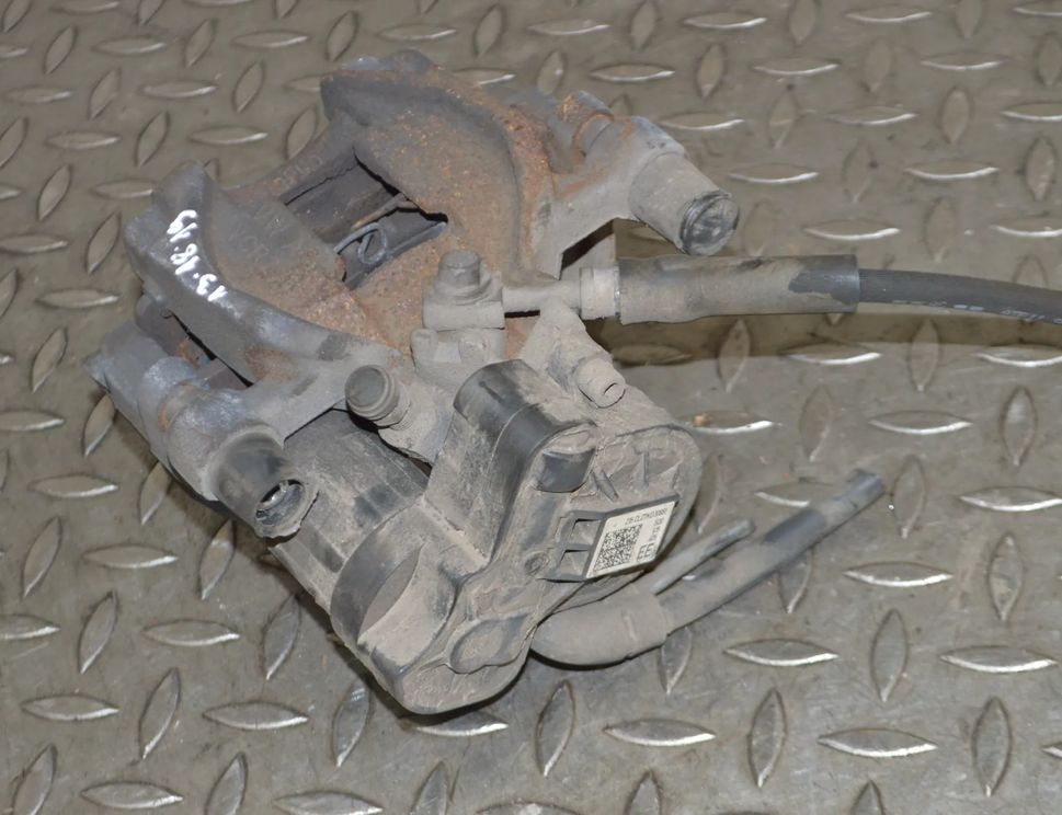 VOLKSWAGEN Golf 7 generation (2012-2024) Ľavý zadný brzdový strmeň 5q0615405ee 13088865