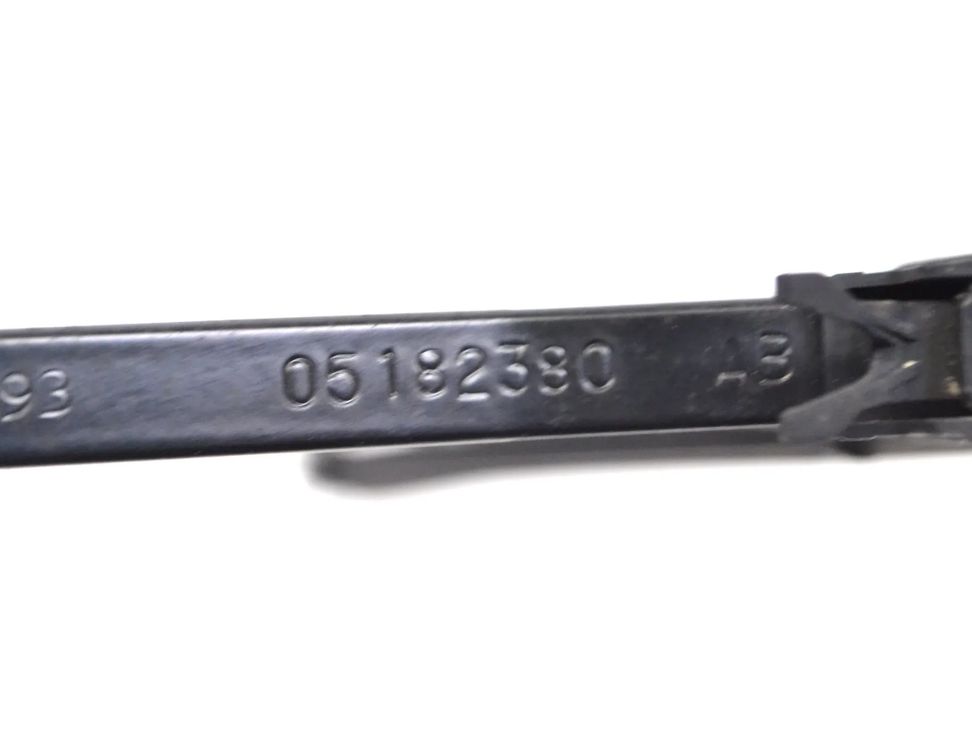 VOLKSWAGEN Routan 1 generation (2008-2012) Tailgate Window Wiper Arm 0518280 13318585