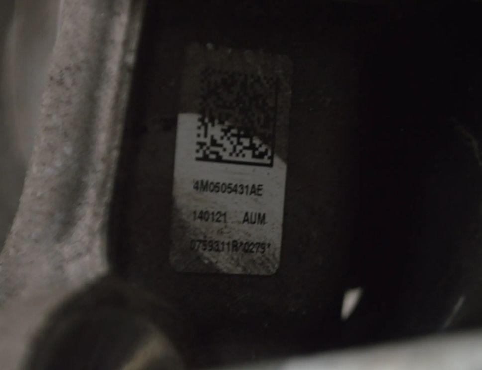 VOLKSWAGEN Touareg 3 generation (2018-2024) Zadný ľavý náboj kolesa 4M0505431AE 15202212