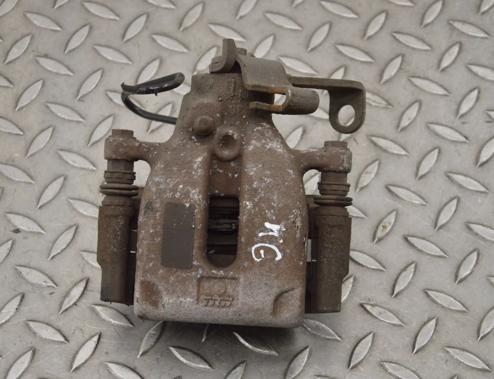 PEUGEOT RCZ 1 generation (2010-2014) Ľavý zadný brzdový strmeň 17216140