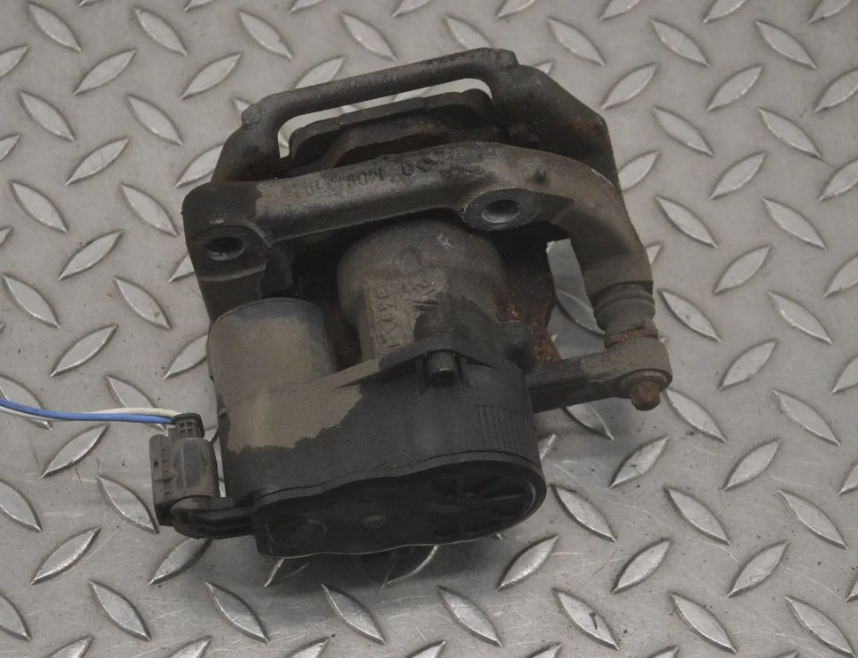 PEUGEOT 3008 2 generation (2017-2023) Ľavý zadný brzdový strmeň 9819060880 22798353