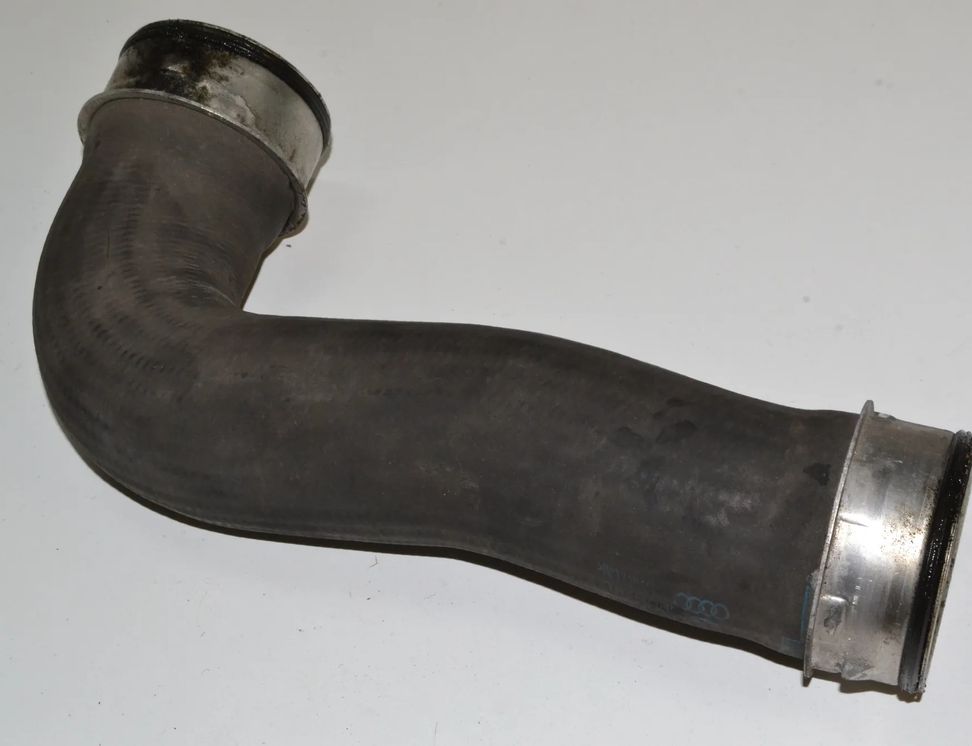 VOLKSWAGEN Passat B6 (2005-2010) Ľavá strana medzichladiča hadica 1K0145834 2421615