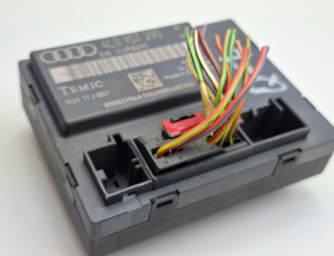 AUDI Q7 4L (2005-2015) Блок управления дверей передние левые 4L0907290,4L0910290 32191236