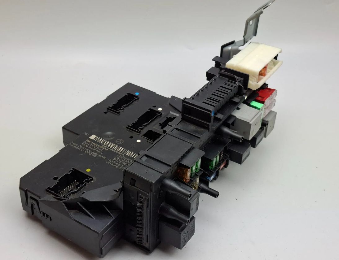 MERCEDES-BENZ CLS-Class C218/X218 (2011-2017) Блок предохранителей 2129001606 32802396