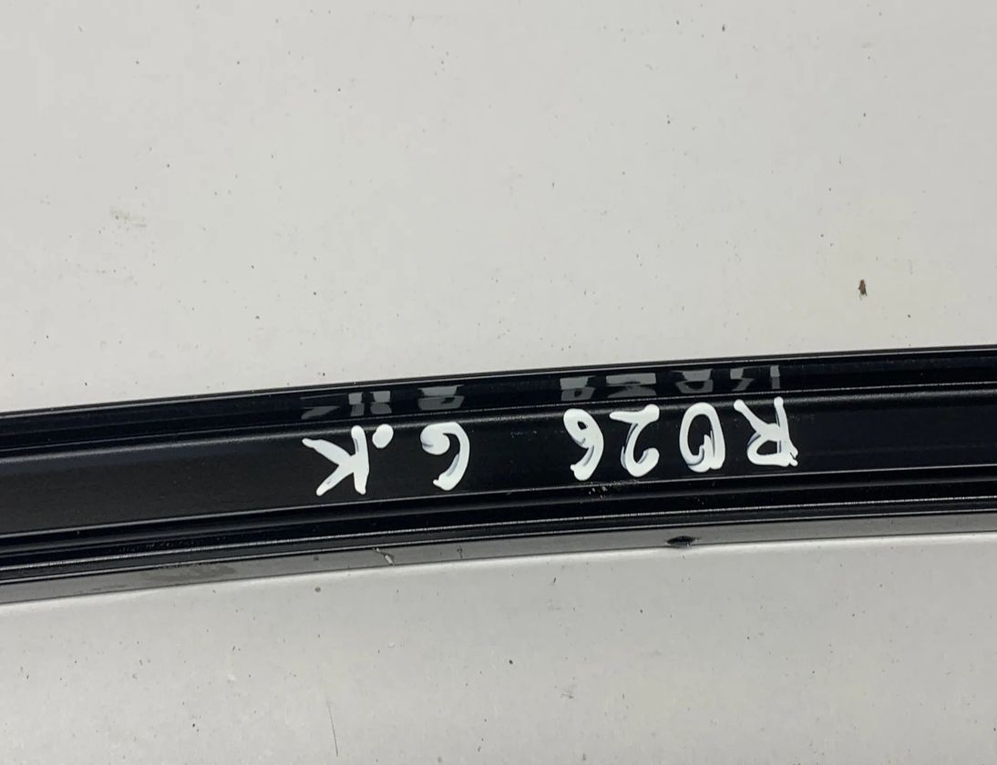 MERCEDES-BENZ M-Class W166 (2011-2015) Zadné ľavé dvere okenného lemu A1667300119 14314051