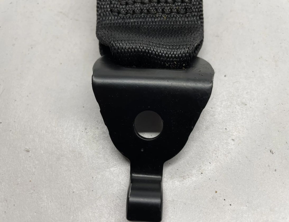 BMW M3 F80 (2013-2020) Средняя пряжка сиденья задняя 7259397 17355238