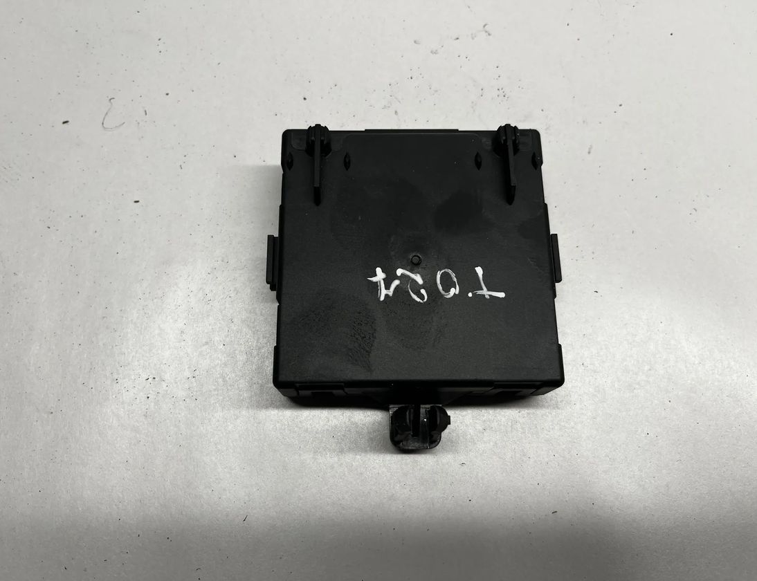 MERCEDES-BENZ C-Class W204/S204/C204 (2004-2015) Блок управления дверей передние  правые A2129004302 17404577