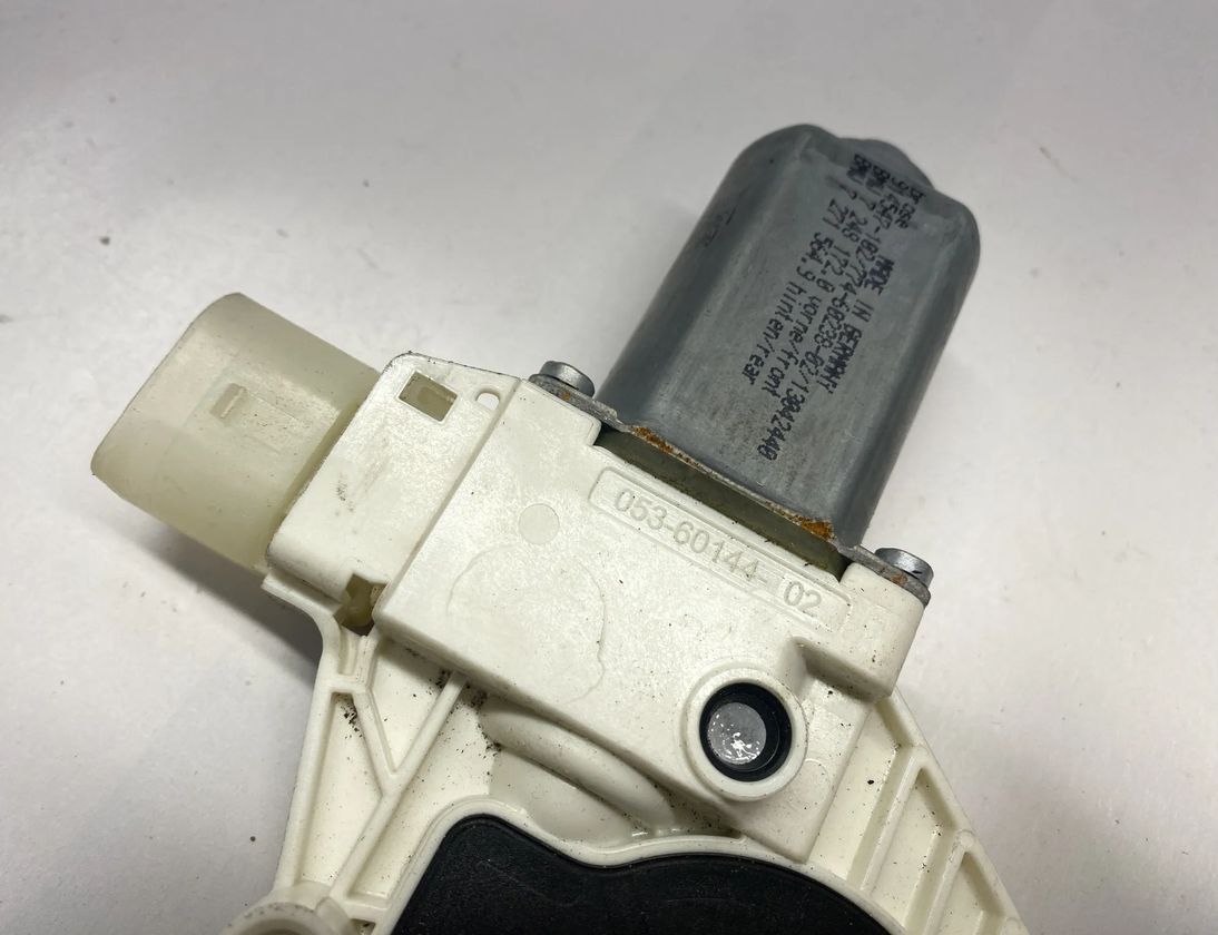 BMW 5 Series F10/F11 (2009-2017) Motor ovládania okna pravých predných dverí 7248172,7271564,51337248172,51337271564 22534285