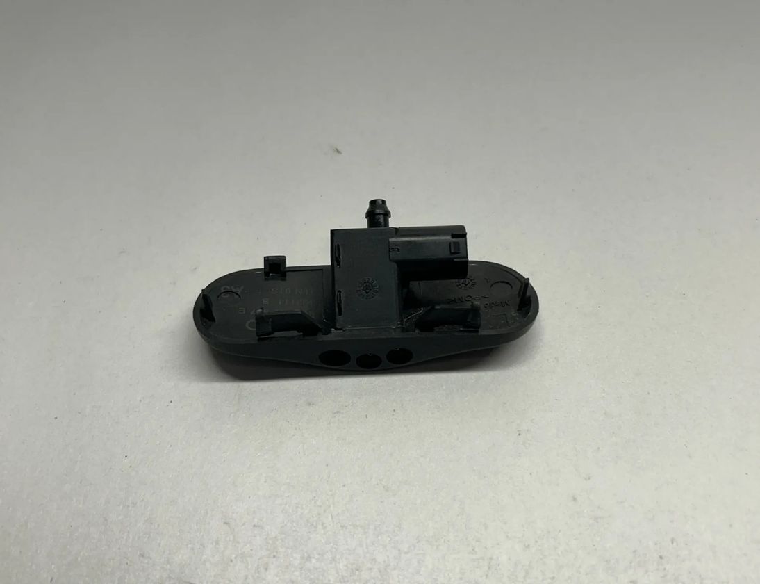 AUDI A3 8V (2012-2020) Tryska stierača 8V5955987E,8V5955987 22949346