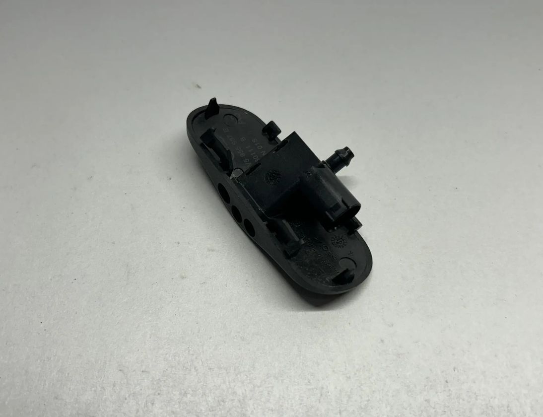 AUDI A3 8V (2012-2020) Tryska stierača 8V5955987E,8V5955987 22949346