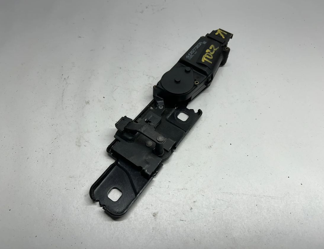 AUDI A8 D4/4H (2010-2018) Motor pre mäkké zatváranie zadnej kufrového veka 4H0827383A,4H0827383 23076216