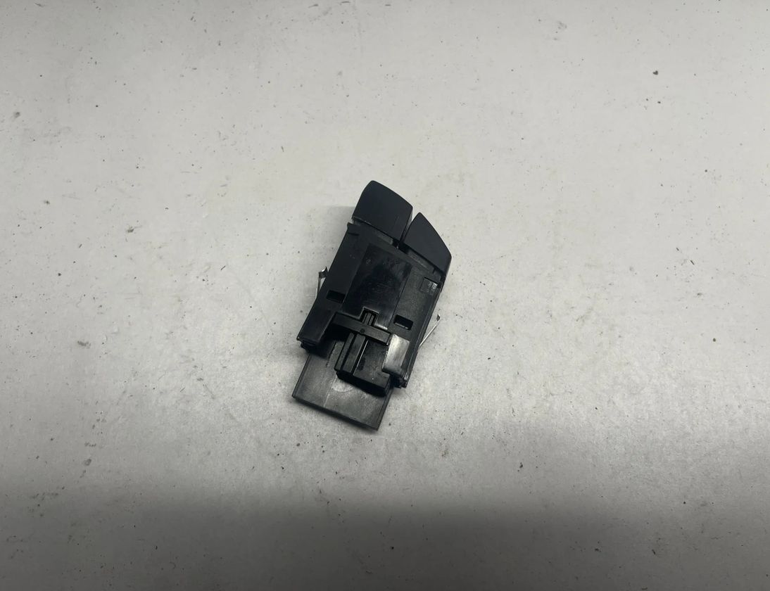 BMW 2 Series Grand Tourer F46 (2018-2023) кнопка опасности 9354186 25411801