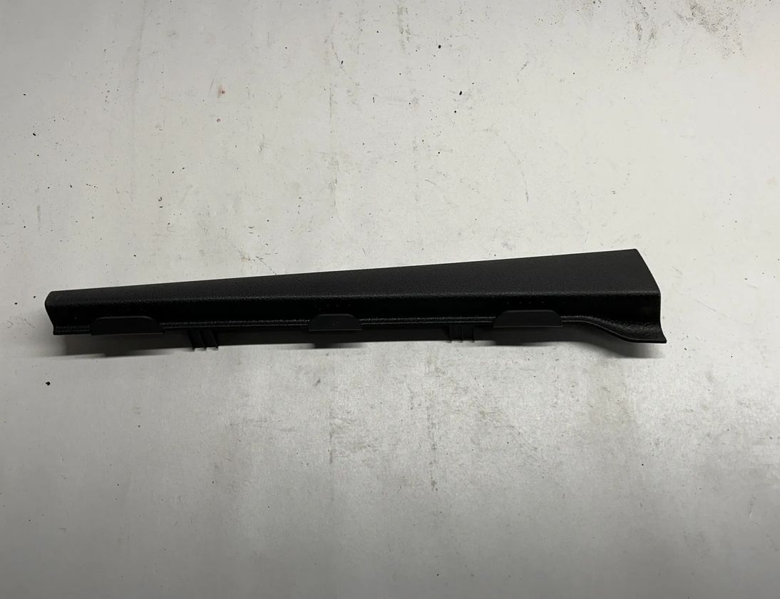 PORSCHE Macan 1 generation (2013-2023) Pravý A stĺpikový obklad 95B868240 27817984