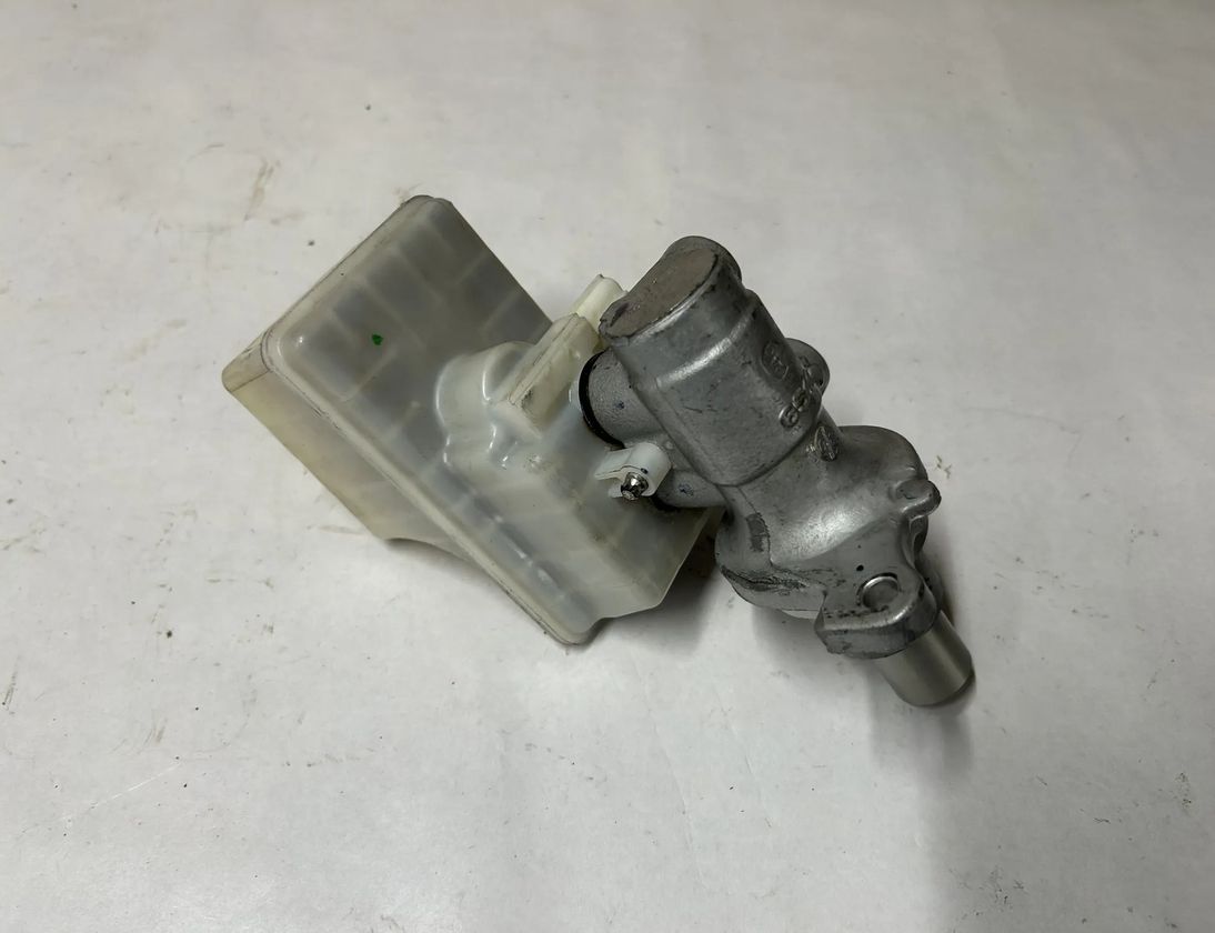 DODGE Challenger 3 generation (2008-2024) Бачок тормозной жидкости 21718,6511,32671364 28504529