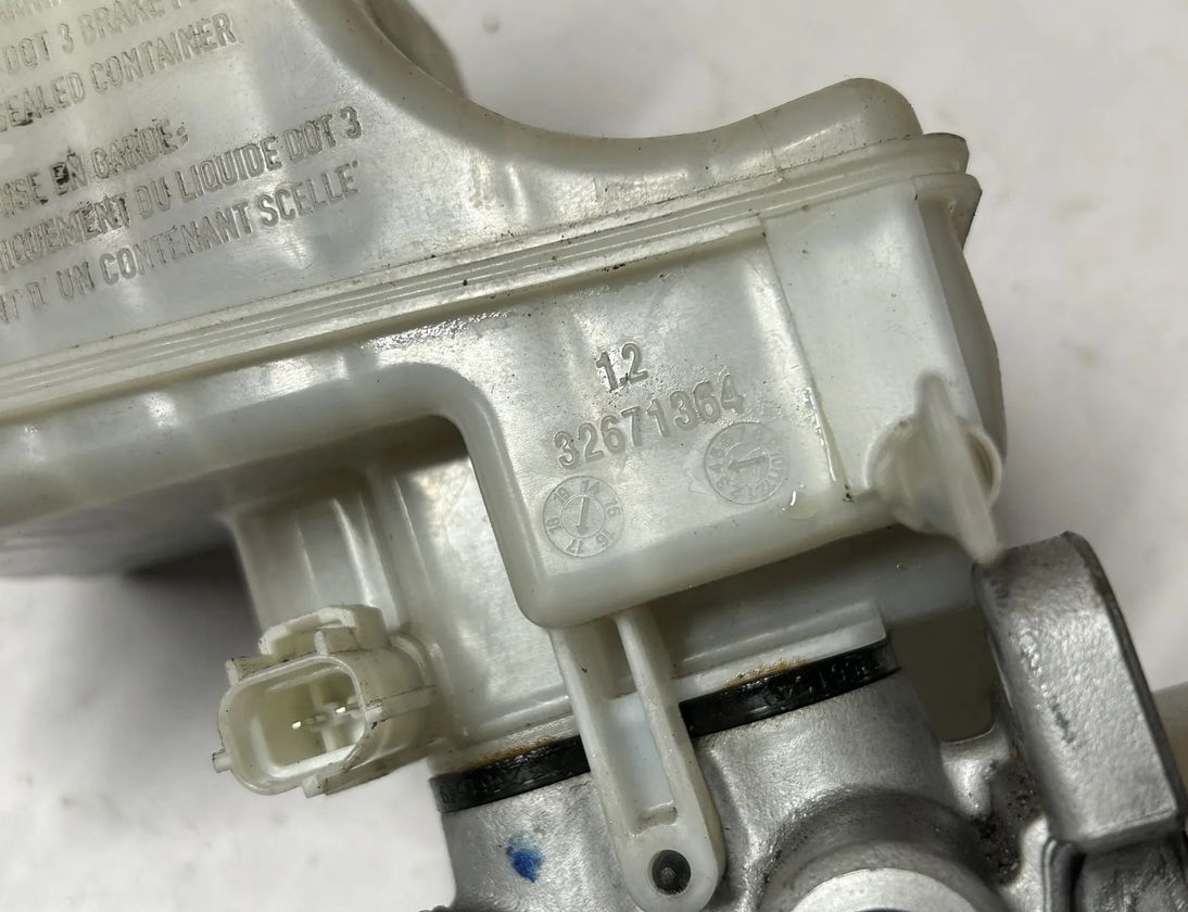 DODGE Challenger 3 generation (2008-2024) Бачок тормозной жидкости 21718,6511,32671364 28504529