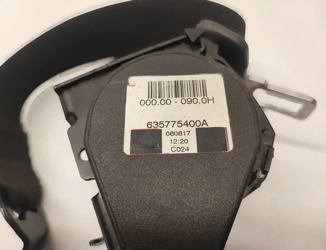 BMW 5 Series G30/G31 (2016-2023) Zadný stredový bezpečnostný pás 635775400A 29775522