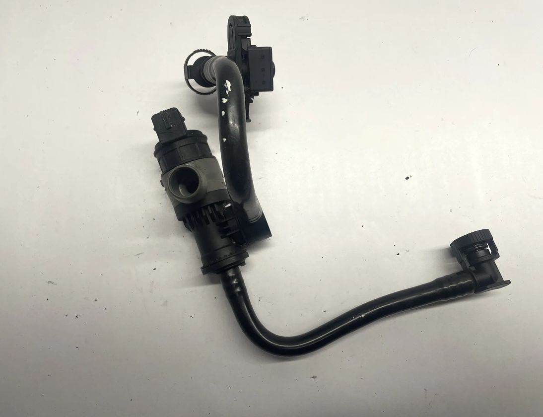 BMW 2 Series F22/F23 (2013-2020) Vakuumový ventil 7636155,8617097 30033572