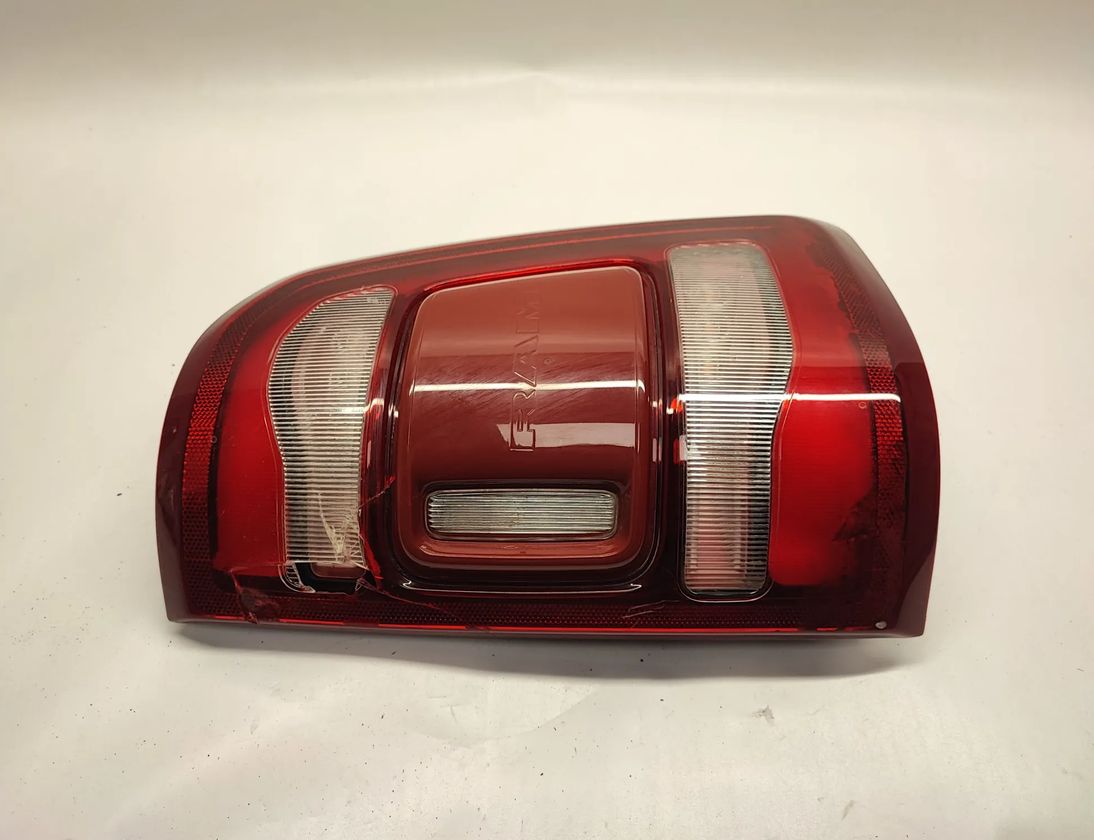 RAM Ram 4 generation (2008-2023) Pravé zadné svetlo 55112990AD,P55112990AD 30374930