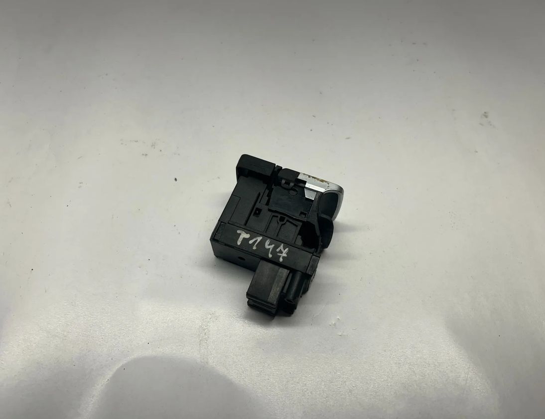 VOLKSWAGEN Golf R 7 generation (2013-2019) Кнопка ручного тормоза 5G0927225D,5G0927225 30439633