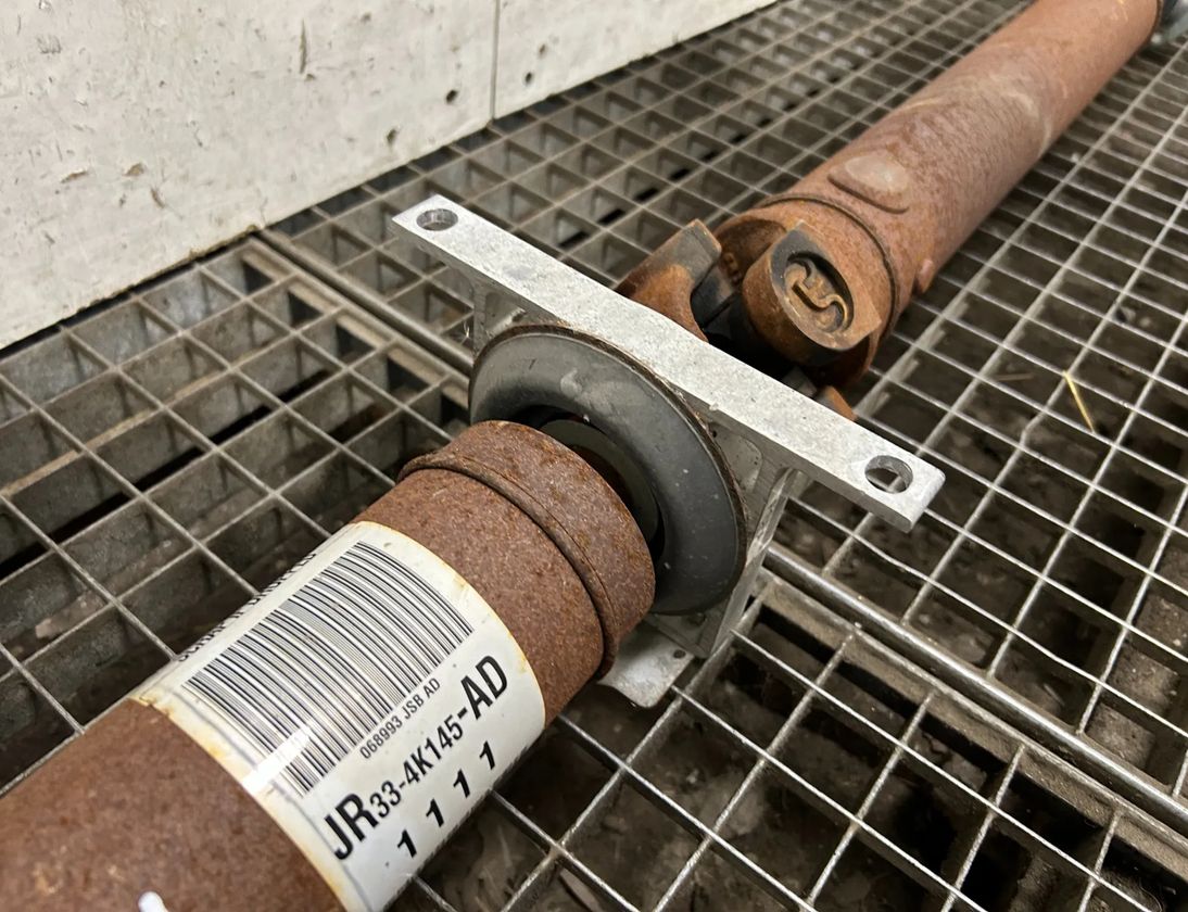 FORD USA Mustang 6 generation (2014-2024) Propshaft JR334K145AD,JR3W-4817-AB,JR3W4817AB,NPJR3W-4817-AB,NPJR3W4817AB,JR33-4K145-AD 31854211