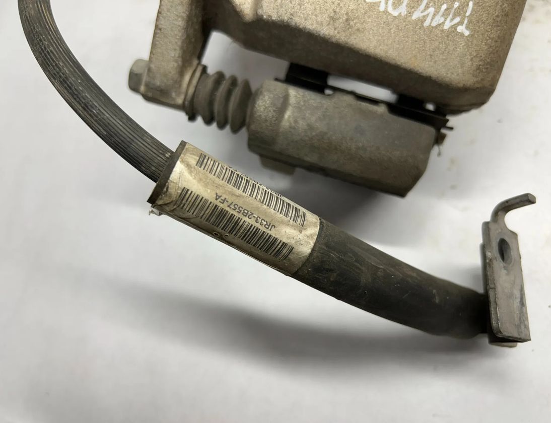 FORD USA Mustang 6 generation (2014-2024) Ľavý predný brzdový strmeň FR3C-2011-FH,FR3C2011FH,JR33-2B557-FA,JR332B557FA 31879410