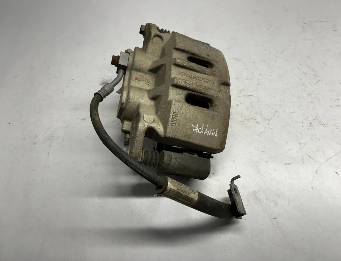 FORD USA Mustang 6 generation (2014-2024) Ľavý predný brzdový strmeň FR3C-2011-FH,FR3C2011FH,JR33-2B557-FA,JR332B557FA 31879410