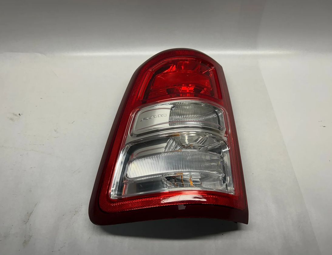 RAM Ram 4 generation (2008-2023) Ľavé zadné koncové svetlo 55112989AE,P55112989AE 32094930