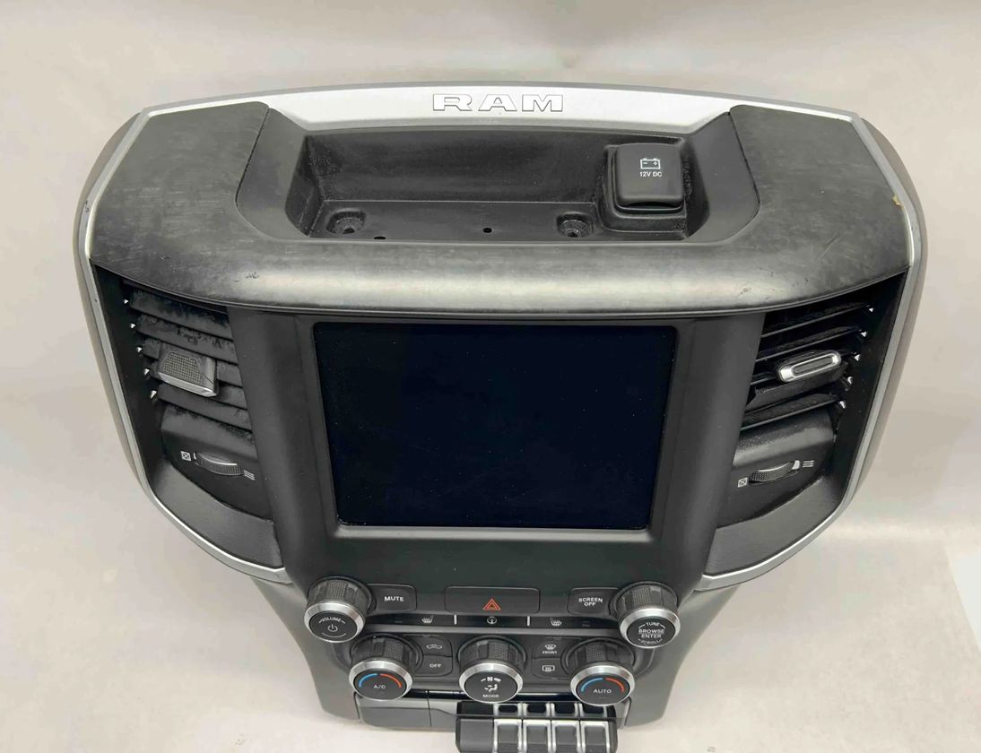 RAM Ram 4 generation (2008-2023) Навигационная система 68428539AC,P68340286AD,68309262AD,68354583AA,68340286AD,P68428539AC 32396831